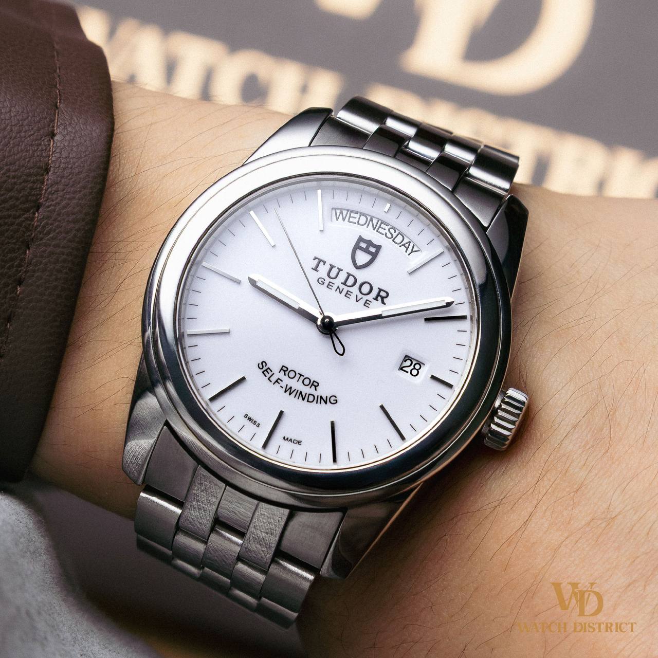 Tudor Glamour Date-Day 56000