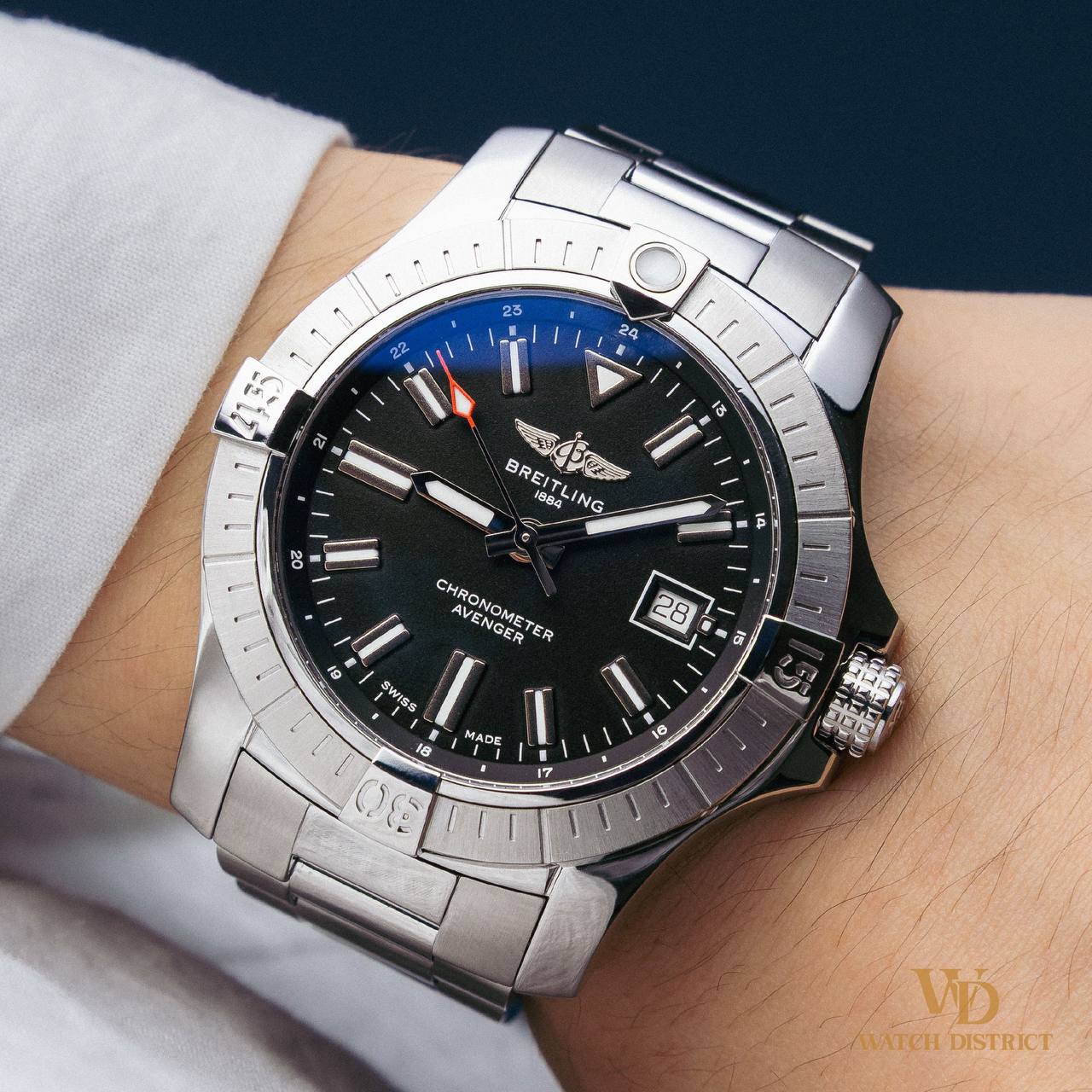 Brietling Avenger A17318101B1A1