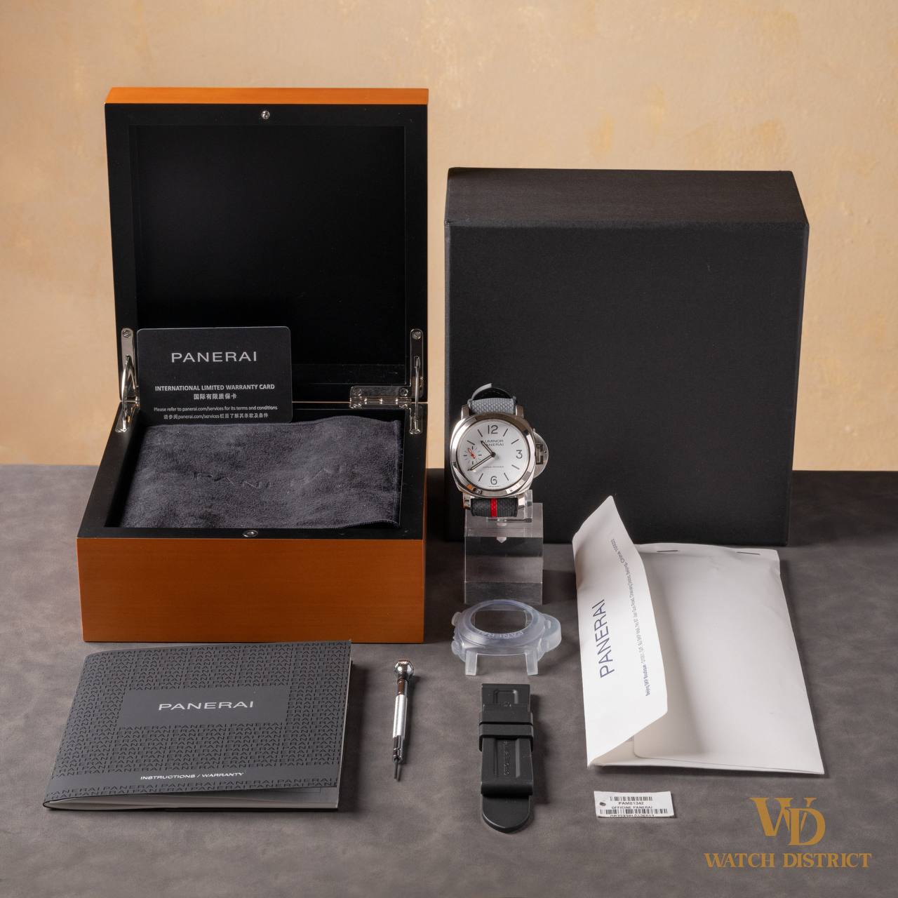 Panerai Luminor Luna Rossa PAM01342